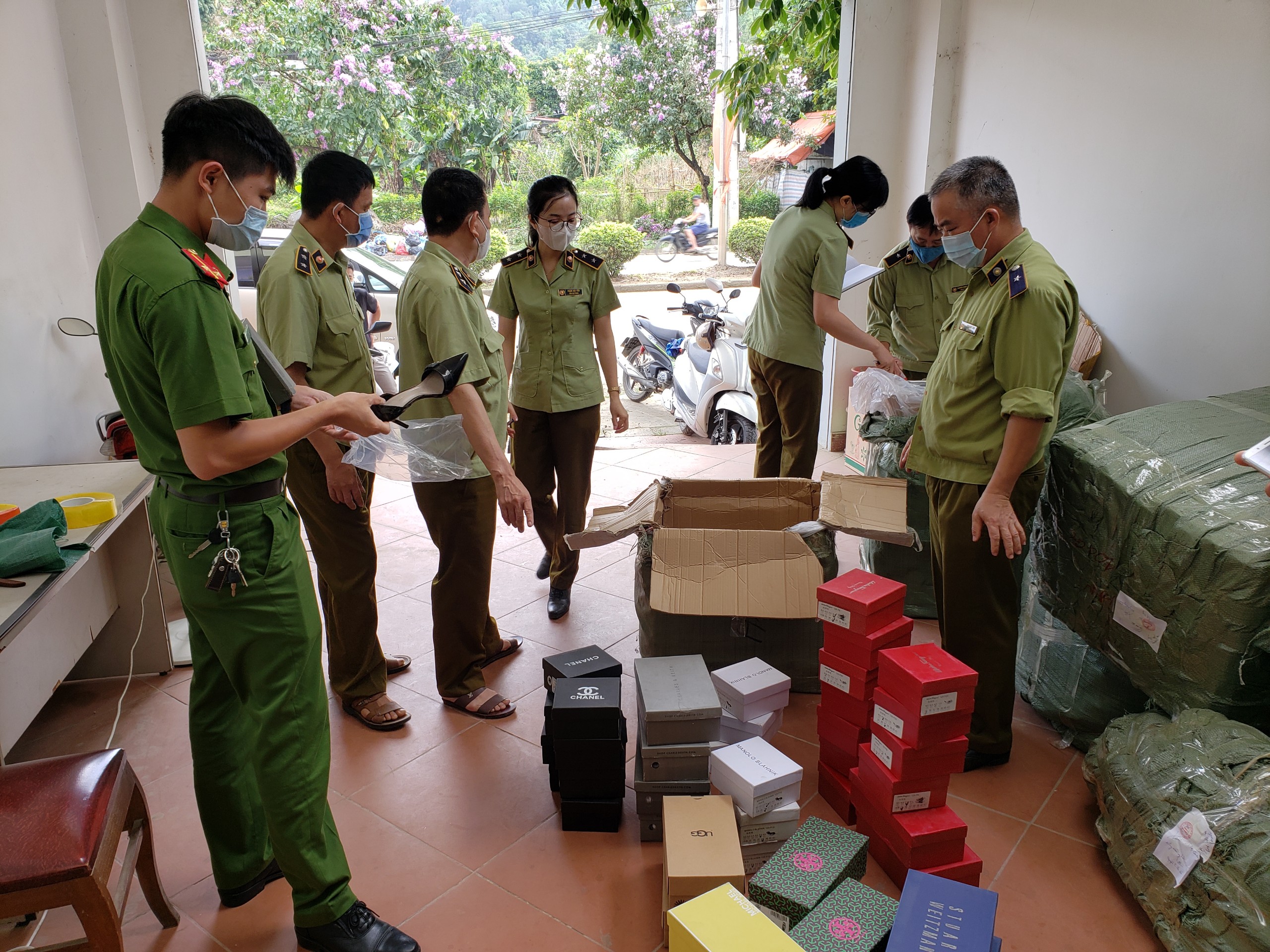 Tổ chức kiểm đếm hàng tạm giữ
